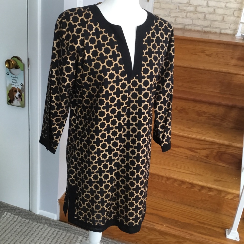 NWT PRETTY V-NECK TUNIC